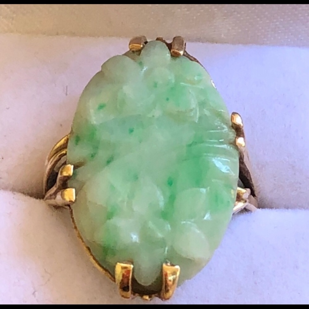 Vintage 14k Solid Gold Carved Jade Ring
